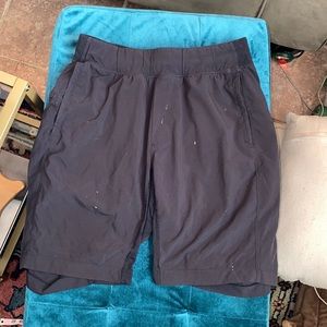 Lululemon men’s shorts black paint marks small